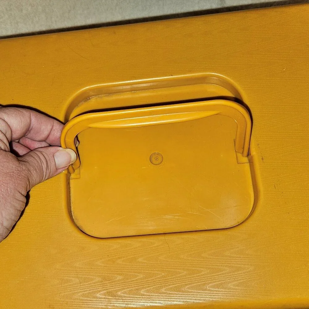 Vintage Wil-Hold Wilson Mustard Yellow Sewing Pattern Box - Picture 4 of 4